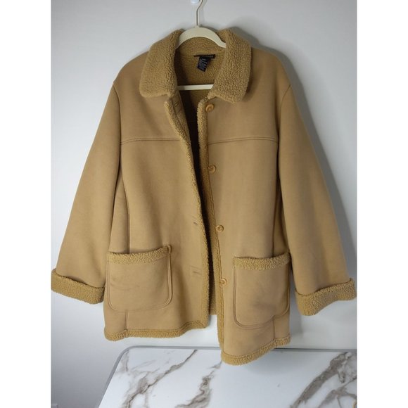 Ladies Lamb Like Winter Coat - Picture 5 of 6